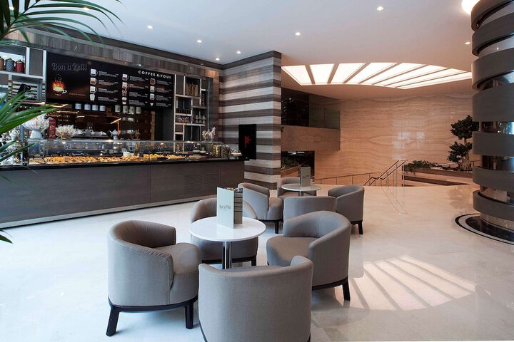 Lounge 85 of 126
