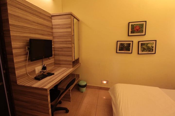 Room 3 of 9