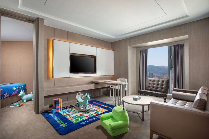 Room 17 of 42