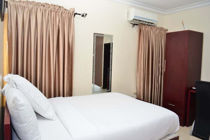 Room 7 of 37
