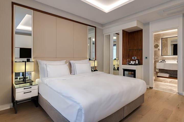 Room 13 of 50