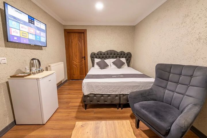 Room 32 of 50
