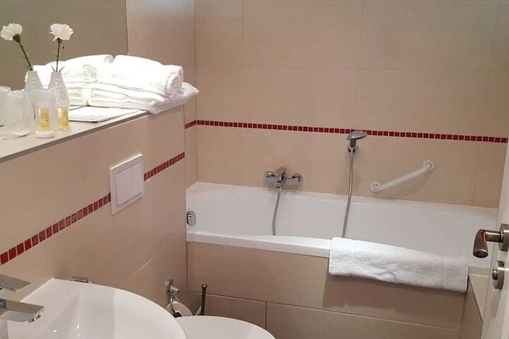 Room 47 of 79