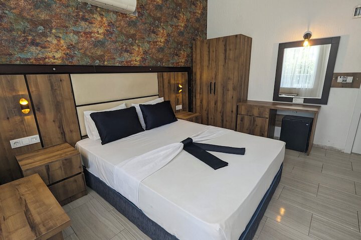 Room 4 of 20