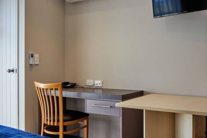 Room 16 of 40