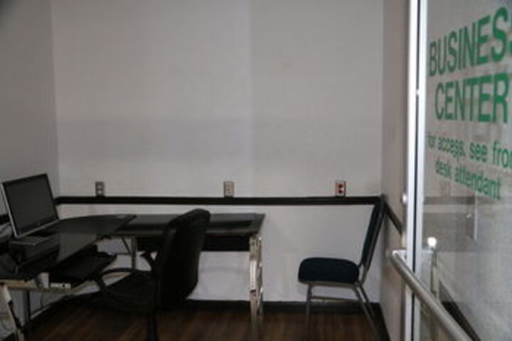 Business Center 8 of 33