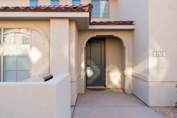 Exterior of Red Hills Casita at Escondido 3 Bedroom Townhouse by Redawning