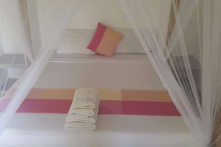 Room 6 of 63