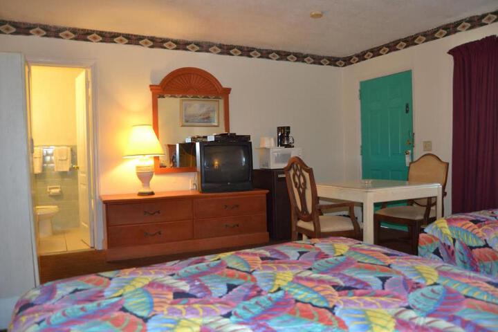 Standard Room, King or Two Doubles (3 of 6)