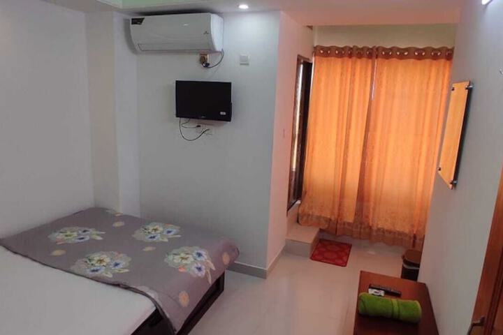 Room 10 of 24