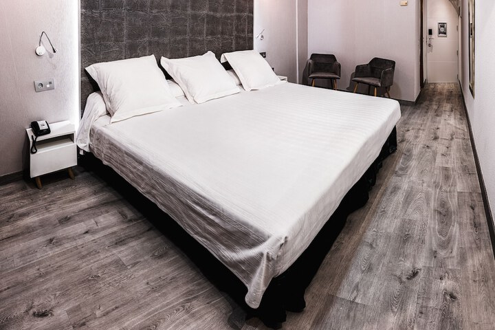 Room 10 of 72