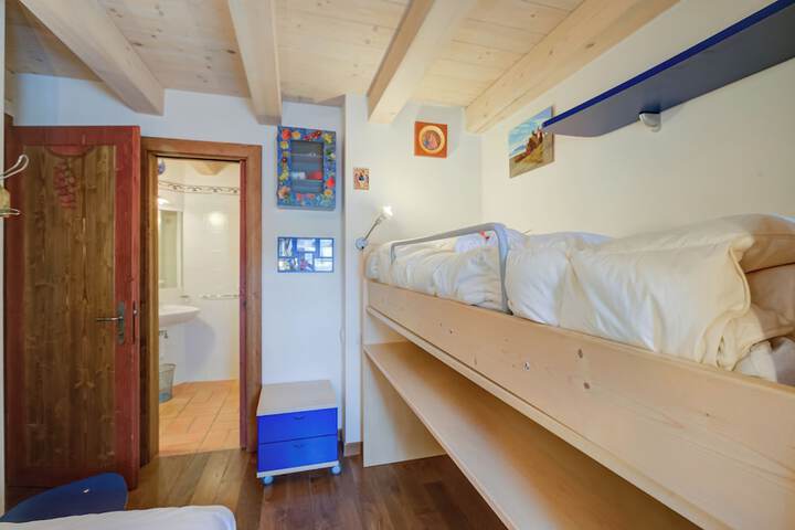 Room 4 of 39