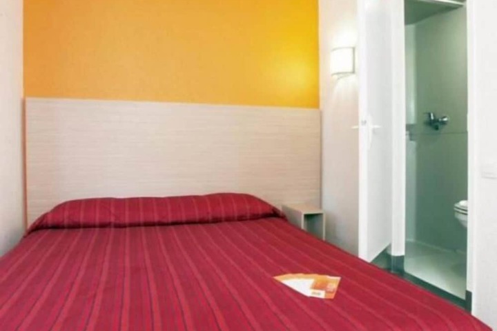 Room 35 of 77