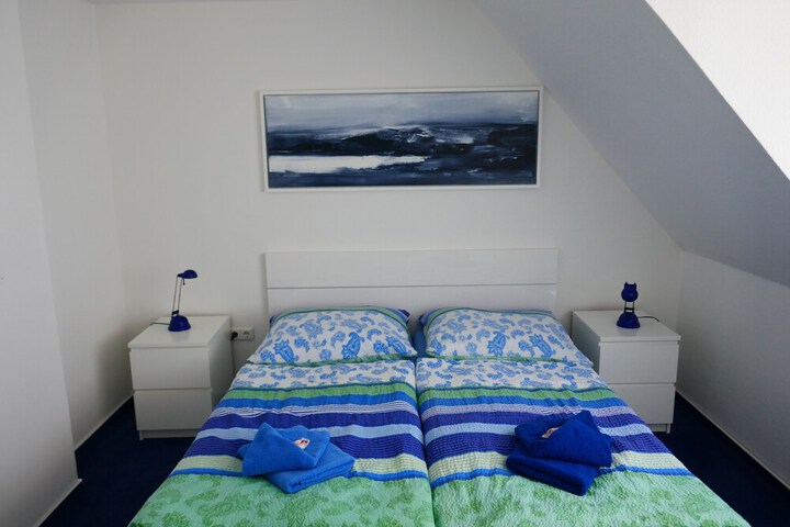 Room 2 of 39