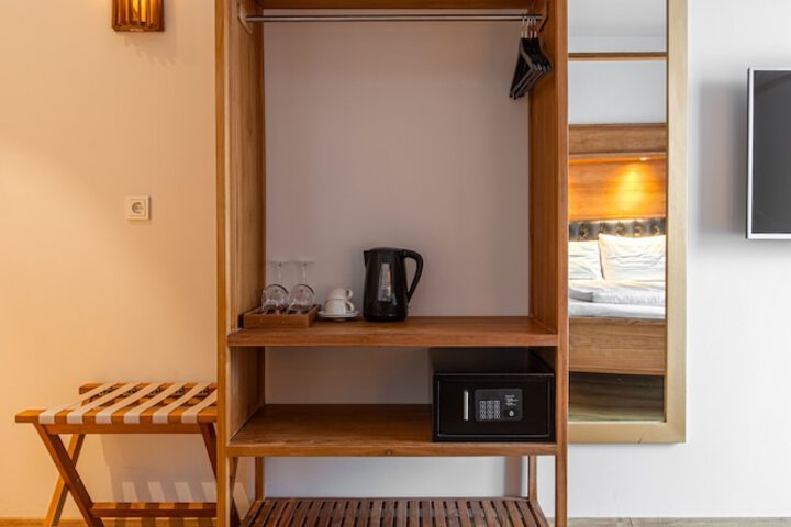 Room 6 of 44