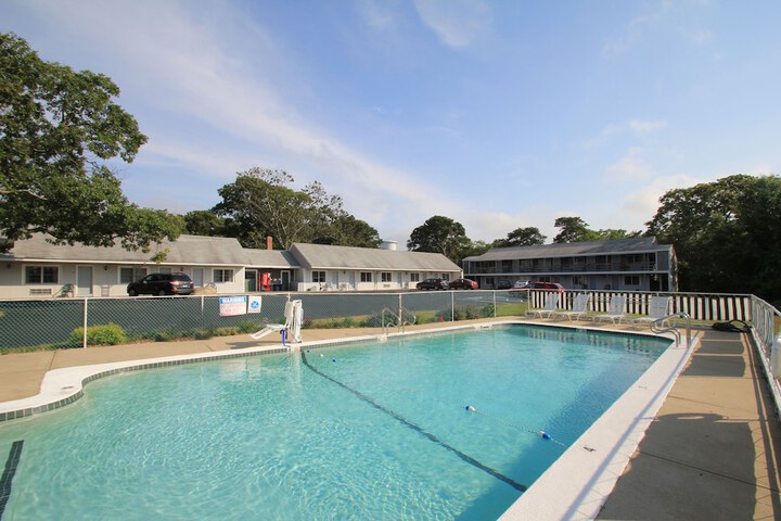 Pool 22 of 27