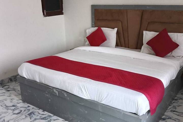 Room 8 of 9