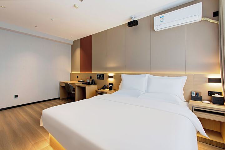 Room 15 of 36
