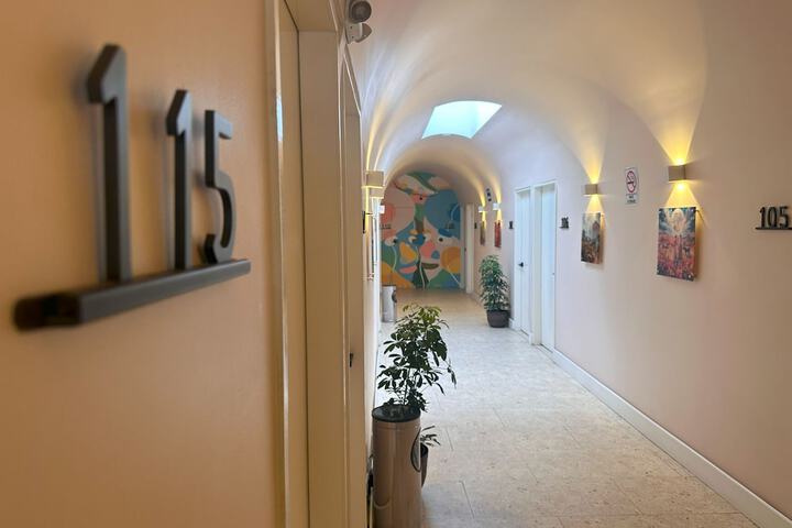 Ballroom/Hall 20 of 24