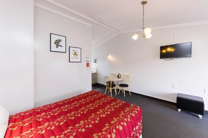 Room 7 of 37