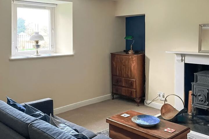 Room 7 of 12