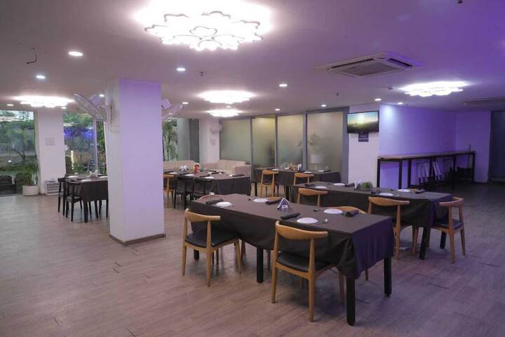 Dining 9 of 13