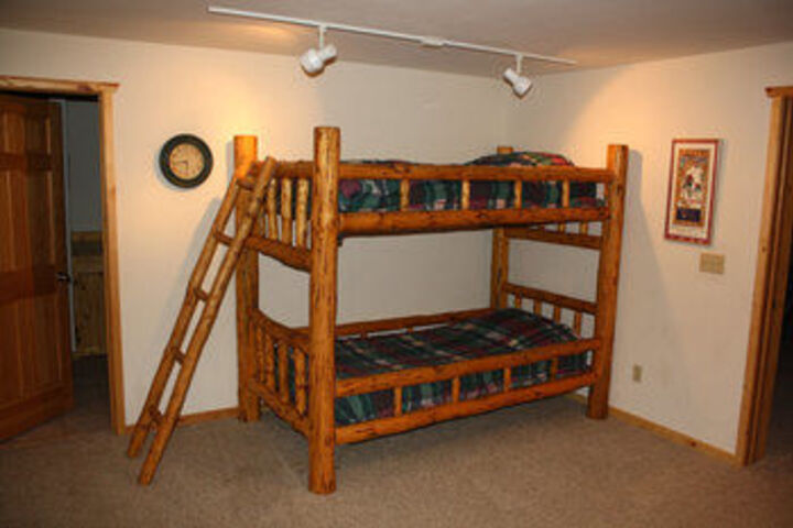 Room 5 of 16