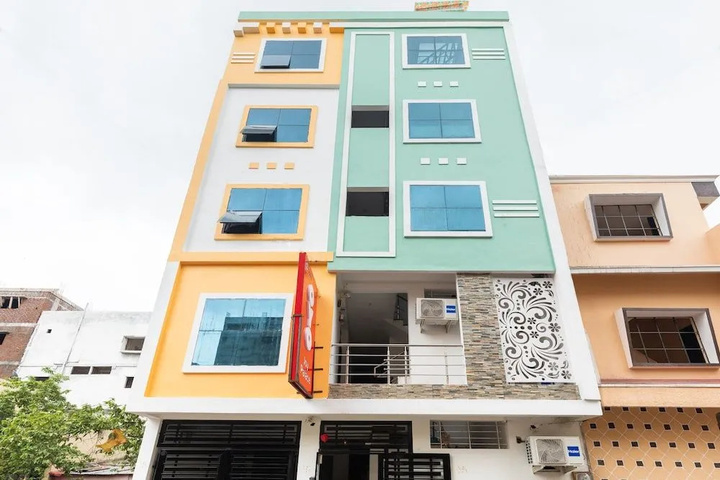 OYO 39969 Joy Palace
