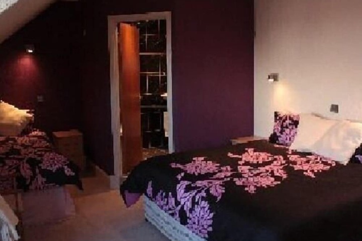 Room 4 of 15