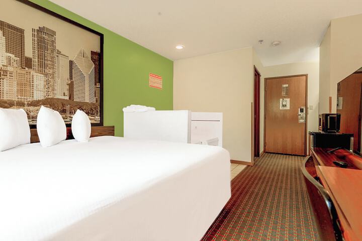1 King Bed (4 of 18)