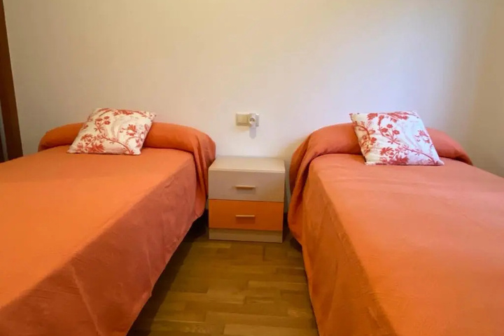 Room 2 of 5