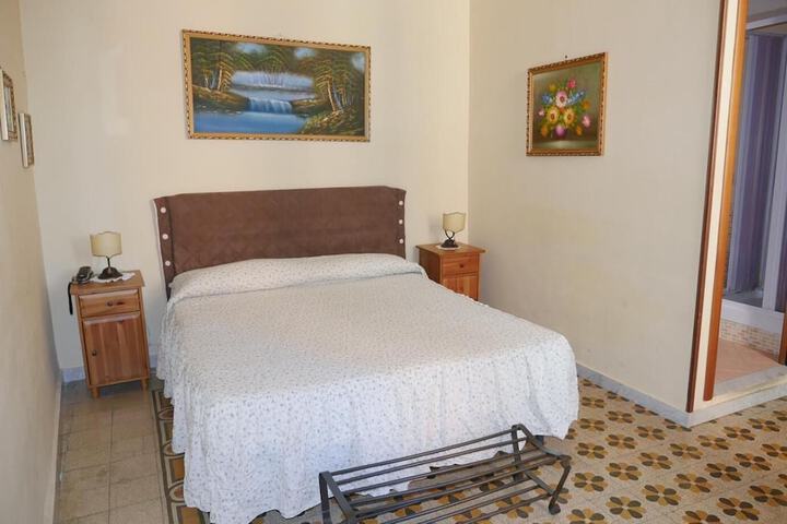 Room 7 of 18