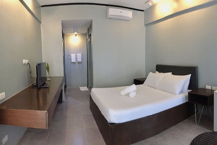Room 8 of 42