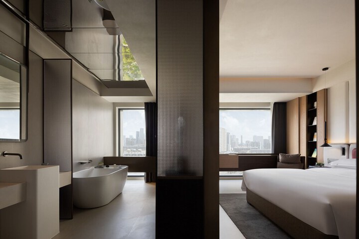 Room 26 of 64