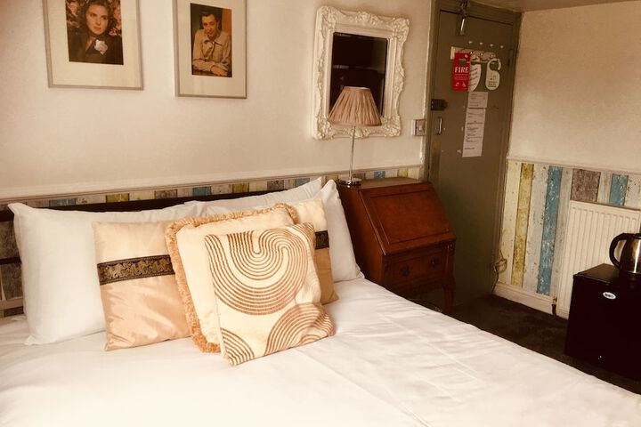 Room 27 of 42