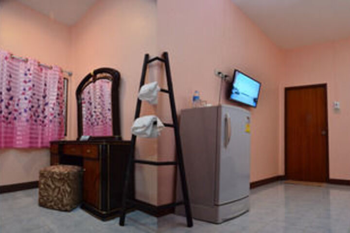 Room 5 of 10