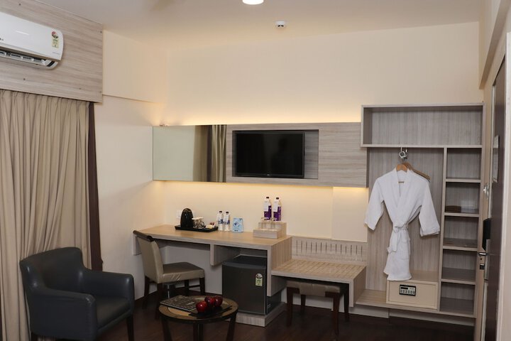 Room 14 of 27