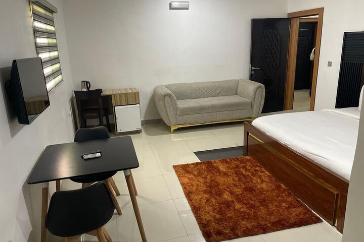 Room 7 of 24