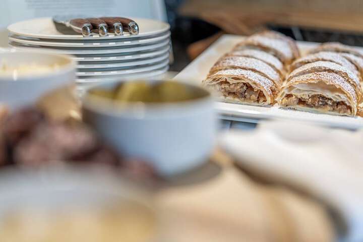 Breakfast/Coffee Service 127 of 172