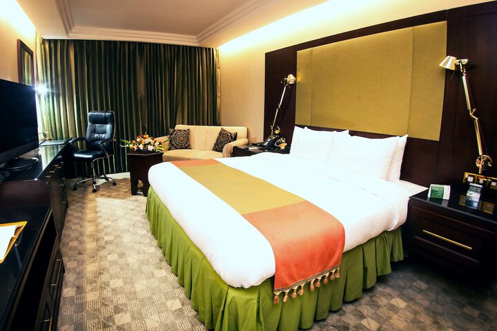 Room 27 of 71