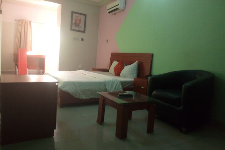 Room 14 of 28