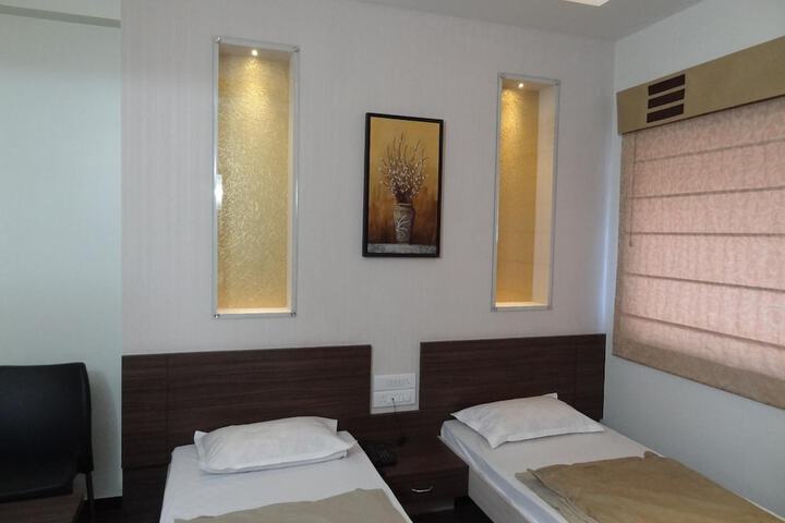 Room 25 of 34