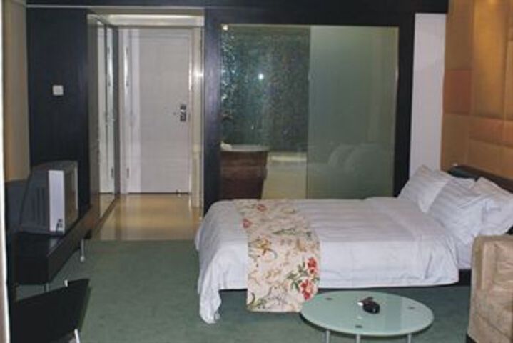 Room 12 of 19