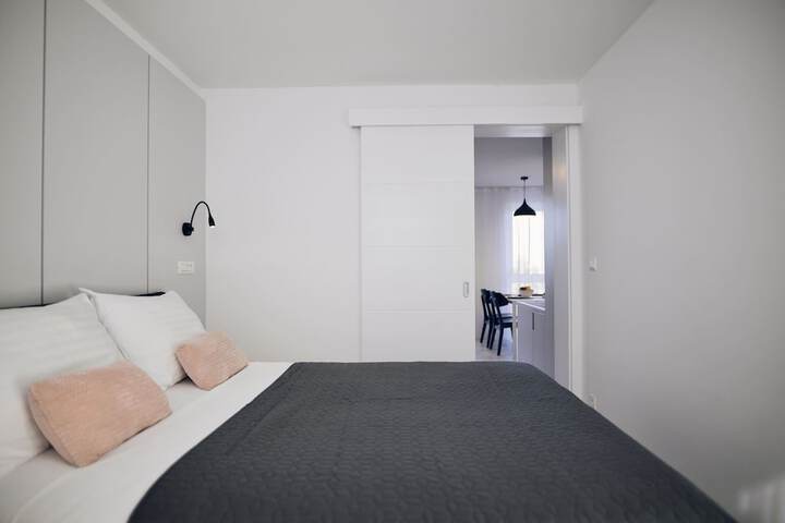 Room 4 of 62