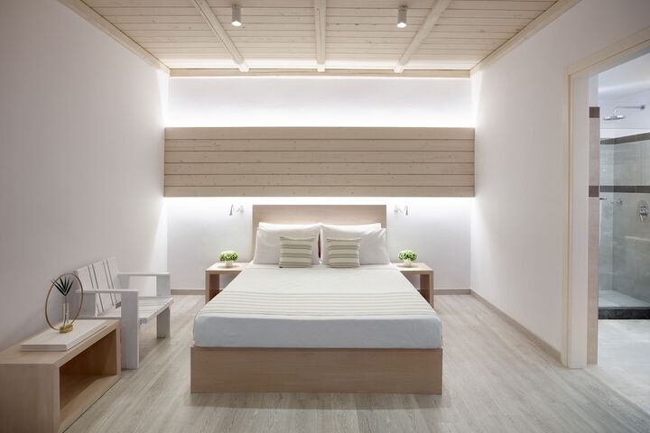 Room 10 of 33