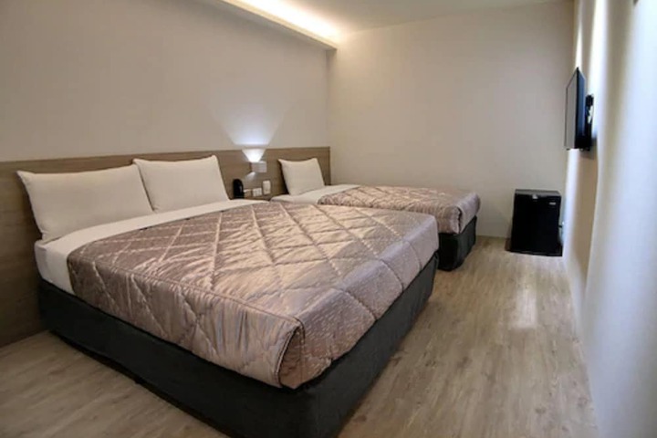 Room 21 of 29