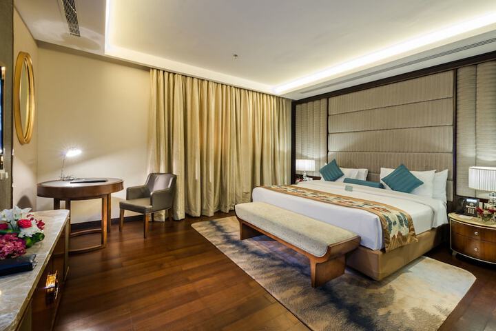 Room 9 of 36