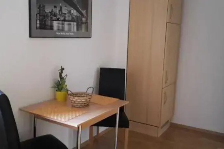 Room 5 of 19