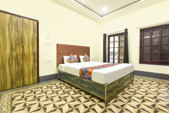 Room 9 of 27