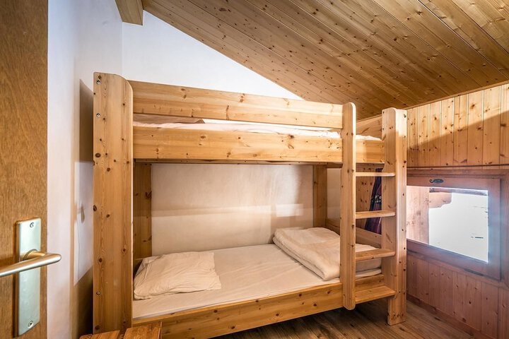 Room 10 of 46